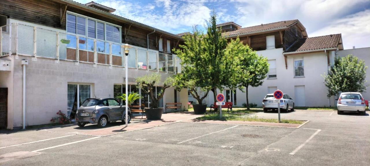 Villa Rose De Mons - Residence Services Senior La Brede エクステリア 写真