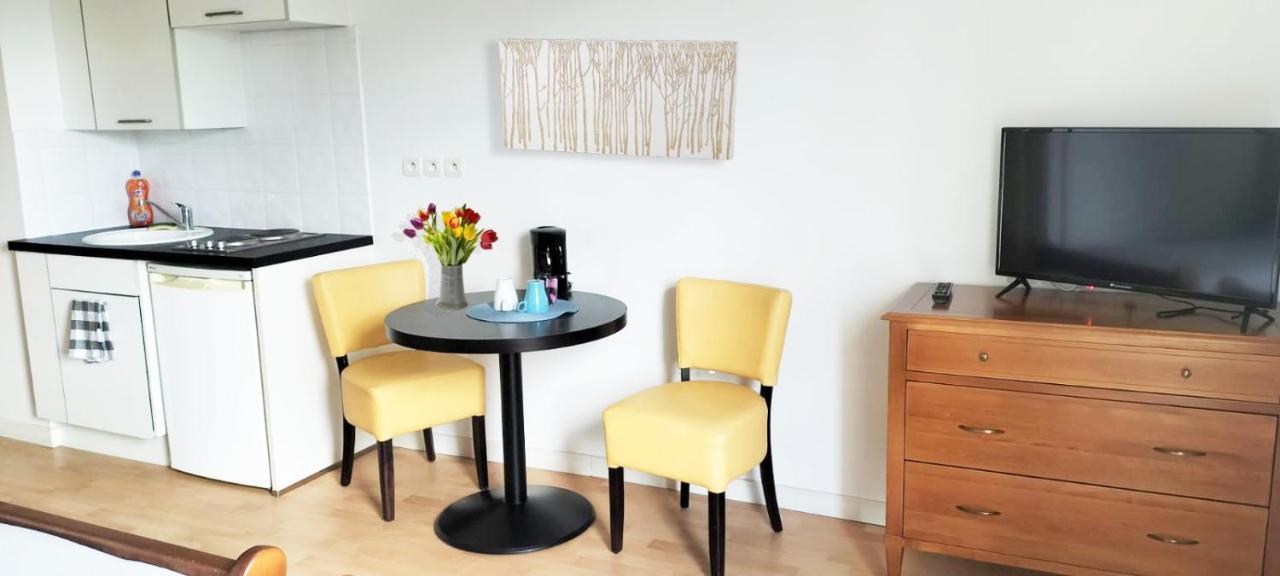 Villa Rose De Mons - Residence Services Senior La Brede エクステリア 写真